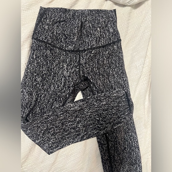 Lululemon size 4 grey high waisted 7/8 leggings - Picture 1 of 2